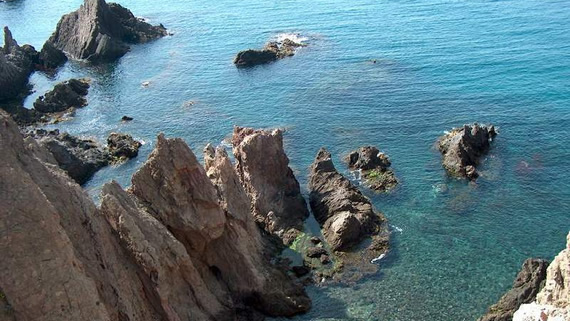 Ver las rutas en kayak transparente por Cabo de Gata, ocio, vacaciones, piragua, kayak, cala, playa, vacaciones, familia, monoparental, niños, mascotas