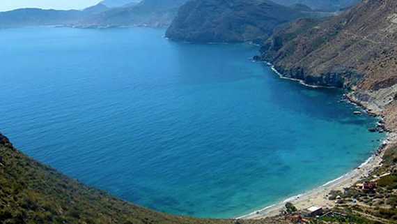 Ver las rutas en kayak transparente por Cabo de Gata, ocio, vacaciones, piragua, kayak, cala, playa, vacaciones, familia, monoparental, para poder ir con niños