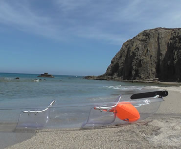 Kayaks transparentes en el Parque Natural Cabo de Gata. San José